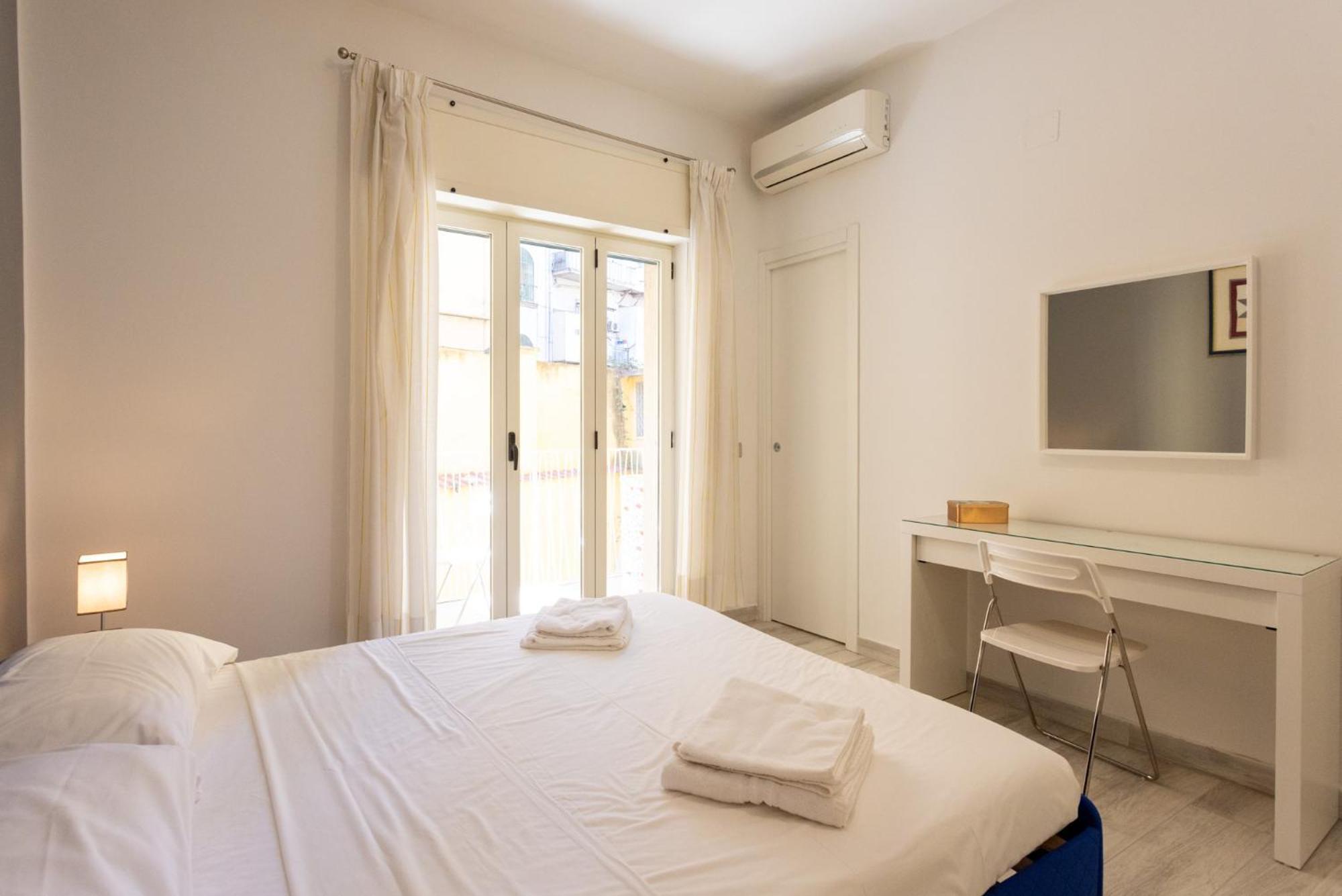 Apartamento Ninetta A Foria Nápoles Exterior foto